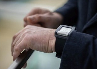 內置傳感器可檢測心臟問題的可穿戴腕表