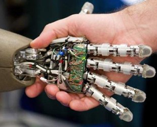 六維力傳感器賦予機(jī)器人真正的觸覺(jué)